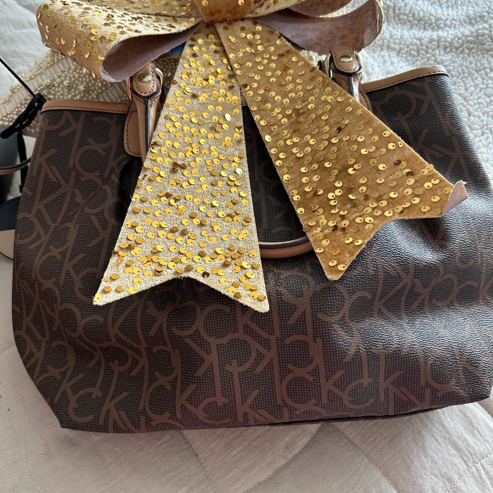 Purses - Picture 2 of 10